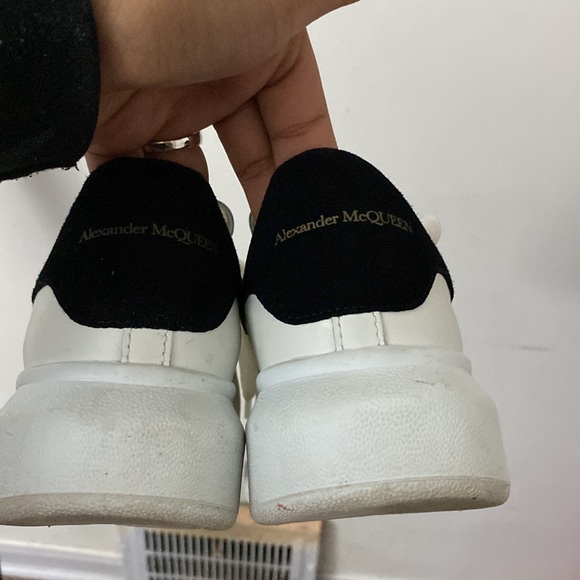 Alexander McQueen - Picture 3 of 3